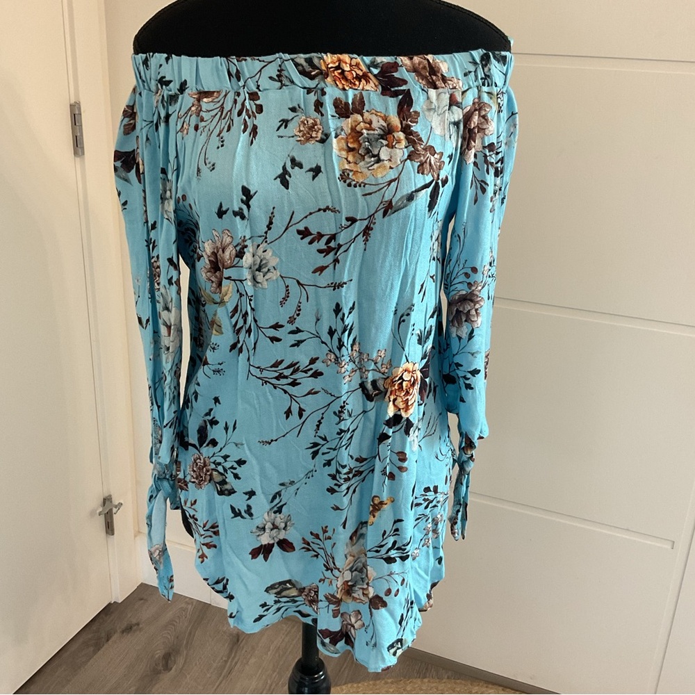NWT PAPA Vancouver Turquoise floral tunic with Elastic stretch neckline .